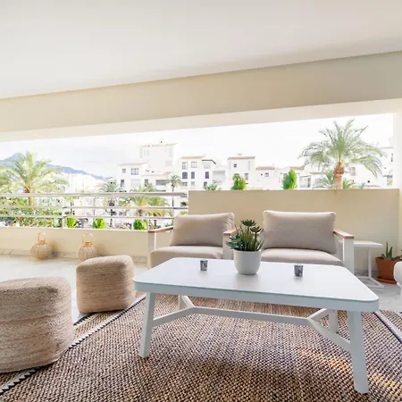 Banus - Banus - Playas Del Duque - Luxury 3br - 3ba - Heart Of Puerto Banus Direct Access - Steps To Marina & El Corte Ing Luxury Shopping - Large Outdoor Terrace - 35,000 M2 Gardens - 3 Pools - 2 Onsite Restaurants- Ideal Famil