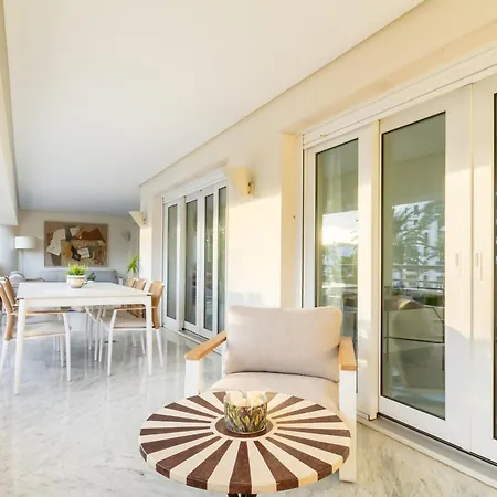 Banus - Banus - Playas Del Duque - Luxury 3br - 3ba - Heart Of Puerto Banus Direct Access - Steps To Marina & El Corte Ing Luxury Shopping - Large Outdoor Terrace - 35,000 M2 Gardens - 3 Pools - 2 Onsite Restaurants- Ideal Famil