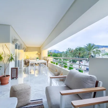 Banus - Banus - Playas Del Duque - Luxury 3br - 3ba - Heart Of Puerto Banus Direct Access - Steps To Marina & El Corte Ing Luxury Shopping - Large Outdoor Terrace - 35,000 M2 Gardens - 3 Pools - 2 Onsite Restaurants- Ideal Famil *