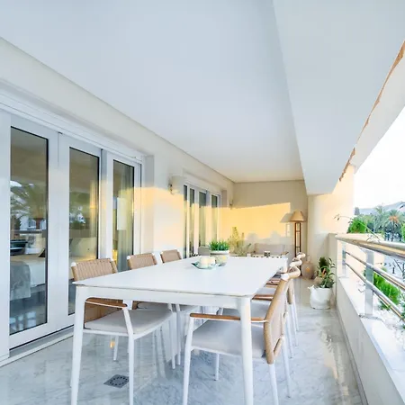 Banus - Banus - Playas Del Duque - Luxury 3br - 3ba - Heart Of Puerto Banus Direct Access - Steps To Marina & El Corte Ing Luxury Shopping - Large Outdoor Terrace - 35,000 M2 Gardens - 3 Pools - 2 Onsite Restaurants- Ideal Famil