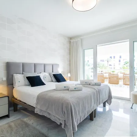 Banus - Banus - Playas Del Duque - Luxury 3br - 3ba - Heart Of Puerto Banus Direct Access - Steps To Marina & El Corte Ing Luxury Shopping - Large Outdoor Terrace - 35,000 M2 Gardens - 3 Pools - 2 Onsite Restaurants- Ideal Famil *