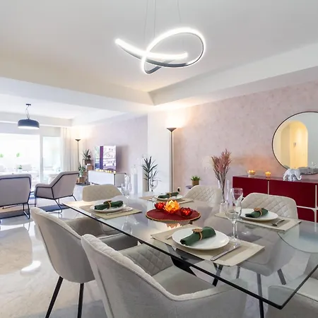 Banus - Banus - Playas Del Duque - Luxury 3br - 3ba - Heart Of Puerto Banus Direct Access - Steps To Marina & El Corte Ing Luxury Shopping - Large Outdoor Terrace - 35,000 M2 Gardens - 3 Pools - 2 Onsite Restaurants- Ideal Famil *