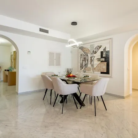 Banus - Banus - Playas Del Duque - Luxury 3br - 3ba - Heart Of Puerto Banus Direct Access - Steps To Marina & El Corte Ing Luxury Shopping - Large Outdoor Terrace - 35,000 M2 Gardens - 3 Pools - 2 Onsite Restaurants- Ideal Famil *