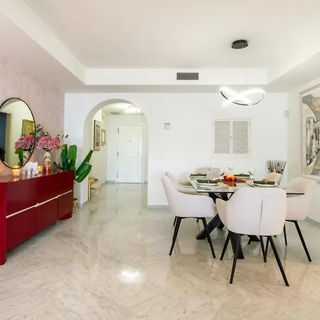 Banus - Banus - Playas Del Duque - Luxury 3br - 3ba - Heart Of Puerto Banus Direct Access - Steps To Marina & El Corte Ing Luxury Shopping - Large Outdoor Terrace - 35,000 M2 Gardens - 3 Pools - 2 Onsite Restaurants- Ideal Famil